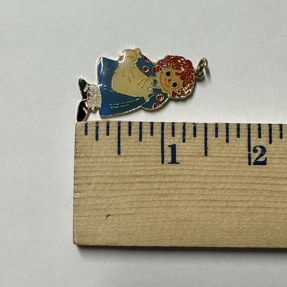 Vintage 1981 Gold Tone Costume Raggedy Ann Pendant - Picture 5 of 6